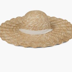 Lack of Color: SCALLOPED DOLCE HAT